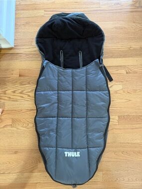 Thule Quilted Stroller Footmuff in Gray and Black